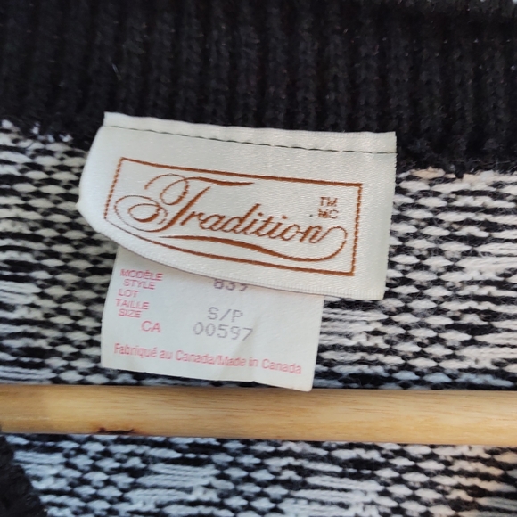 Vintage Cardigan; Black + White Houndstooth Knit - Picture 9 of 12